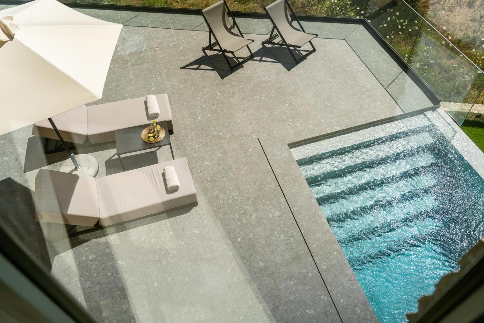 The View Hotel Sofas Coastal Retreat 페르디카 외부 사진
